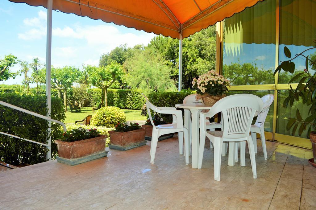 Hotel Brasilia Marina di Pietrasanta Buitenkant foto